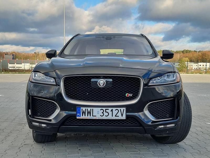 Czarny Używany 2020 Jaguar F-Pace S SUV | 104 900 zł (Uczciwa cena) - Obraz 1/4