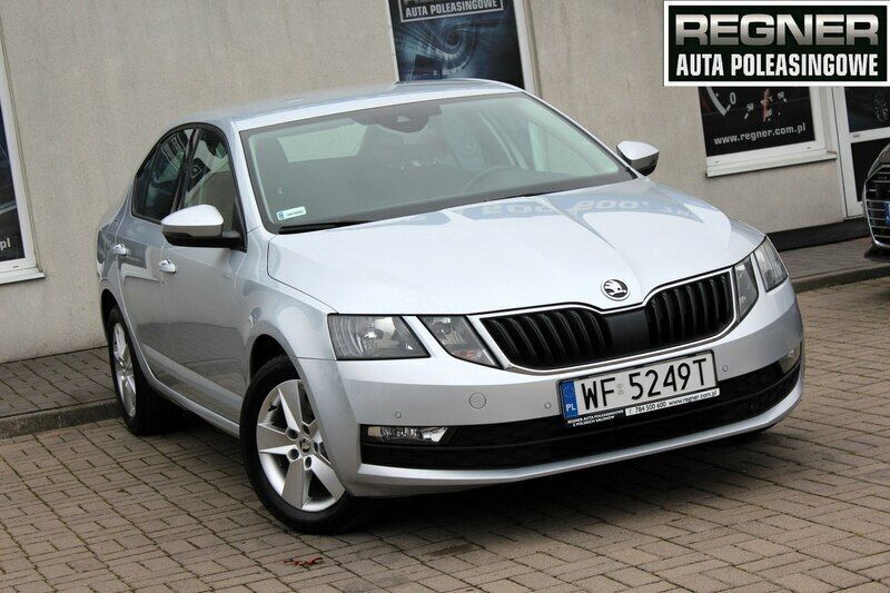 Srebrny (metalik) Używany 2019 Skoda Octavia Ambition Kombi | 42 900 zł (Uczciwa cena) - Obraz 1/4
