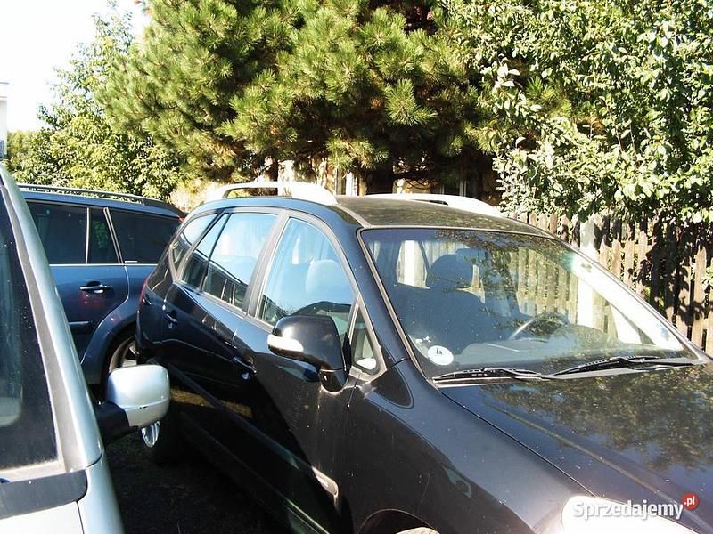 Czarny Używany 2011 Kia Carens 2 Minivan | 16 200 zł (Uczciwa cena) - Obraz 1/4