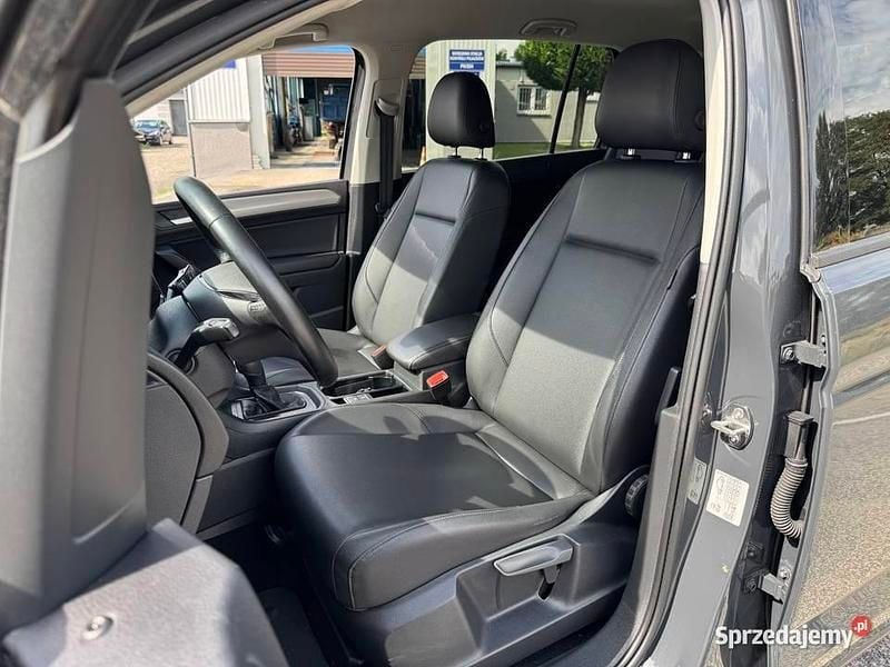 Używany VW Touran 150 KM (110 kW) 2019 Szary Minivan