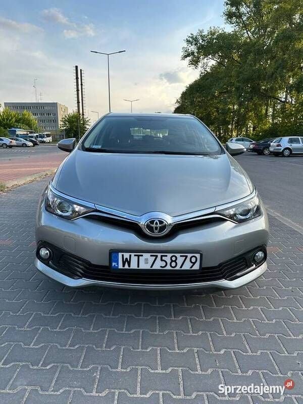 Srebrny Używany 2015 Toyota Auris Hatchback | 49 900 zł (Dość drogi) - Obraz 1/4