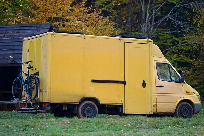 Używany Mercedes Sprinter 2001 Żółtozłoty Van