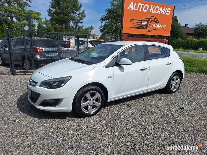 Używany Opel Astra 2013 Biały Hatchback