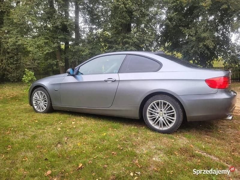 Grafitowy Używany 2007 BMW 320 Coupe | 23 500 zł (Uczciwa cena) - Obraz 1/4