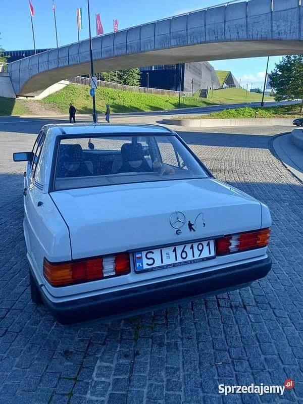 Szary Używany 1991 Mercedes 190 Sedan/Limuzyna | 29 500 zł - Obraz 1/4