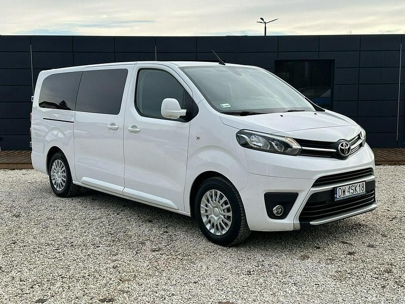 Biały Używany 2022 Toyota Proace Verso Business Edition Kombi | 104 900 zł (Super Cena) - Obraz 1/3
