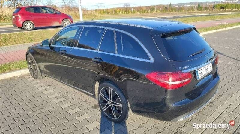 Używany Mercedes C300e 320 KM (235 kW) 2020 Czarny Kombi