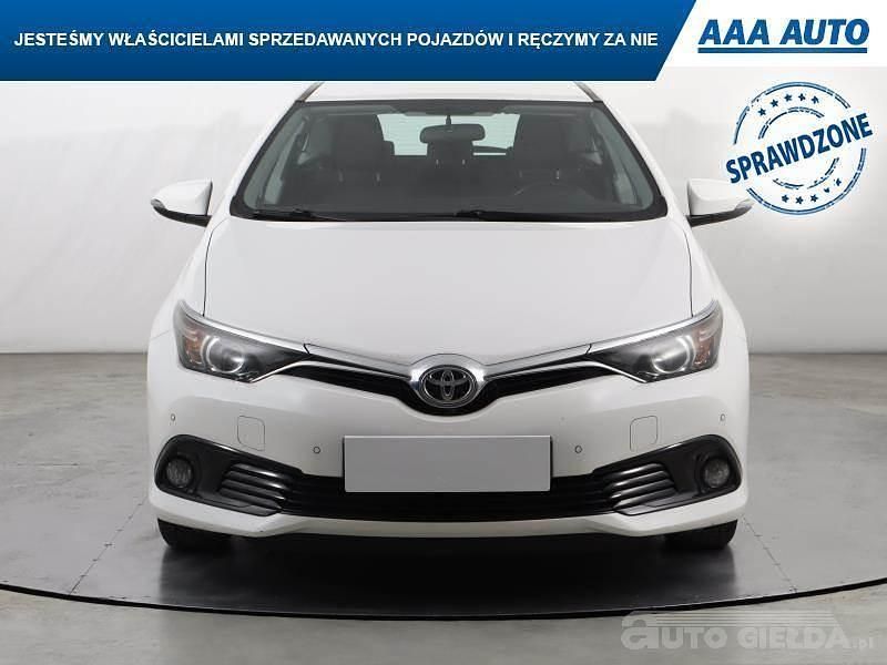 Używany Toyota Auris 132 KM (97 kW) 2018 Biały