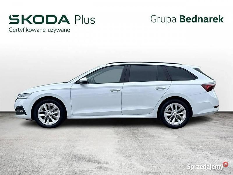 Biały Używany 2022 Skoda Octavia Kombi | 79 900 zł (Uczciwa cena) - Obraz 1/4