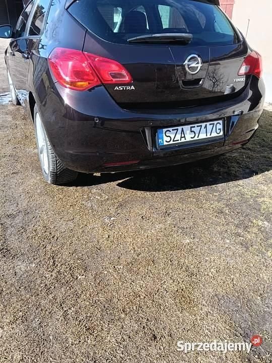 Używany Opel Astra 2013 Brązowy Hatchback