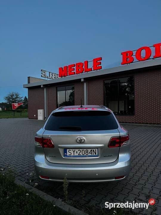 Używany Toyota Avensis 126 KM (92 kW) 2009 Srebrny Sedan/Limuzyna