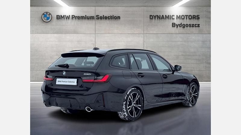 Używany BMW 330 Shadowline 245 KM (180 kW) 2024 Czarny szafir metalizowany Kombi
