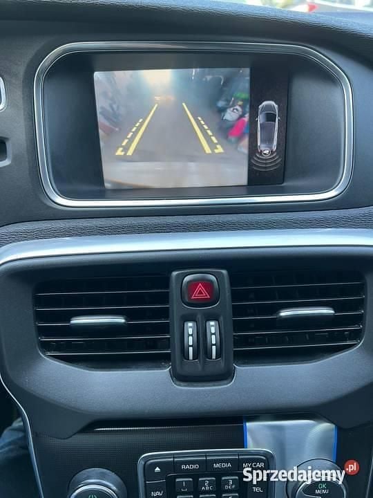 Używany Volvo V40 2014 Biały Kombi