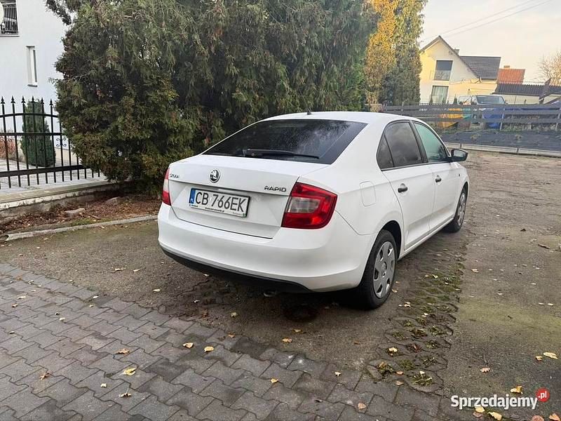 Biały Używany 2015 Skoda Rapid Sedan/Limuzyna | 22 500 zł (Uczciwa cena) - Obraz 1/4