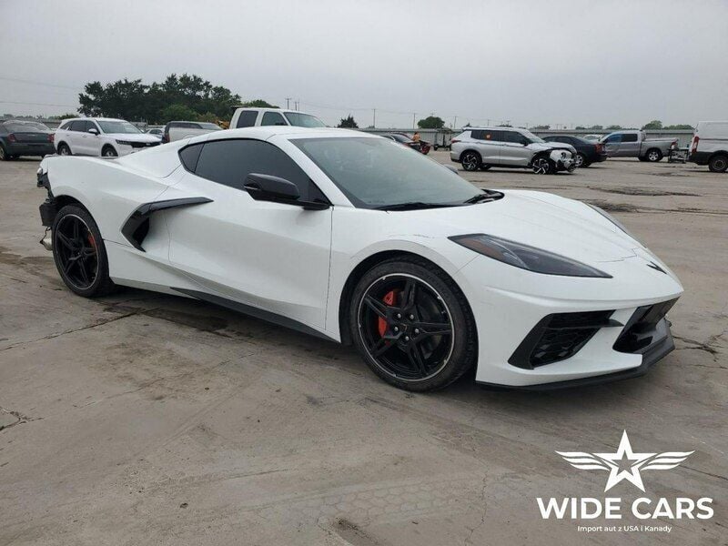 Biały (metalik) Używany 2022 Chevrolet Corvette Coupe | 188 700 zł - Obraz 1/4