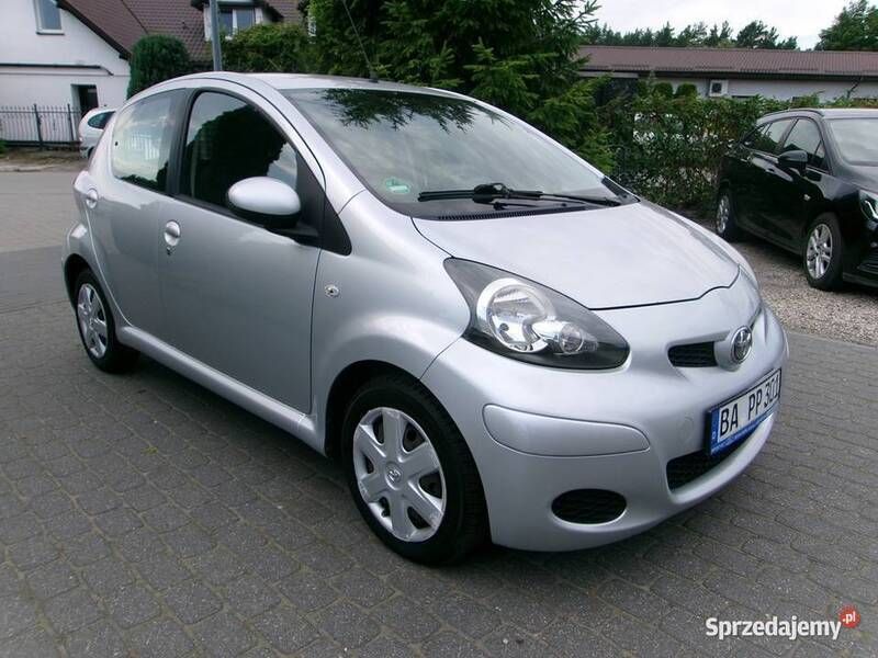 Szary Używany 2009 Toyota Aygo Hatchback | 11 900 zł (Uczciwa cena) - Obraz 1/4