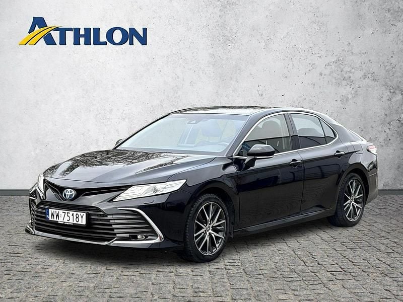Czarny (metalik) Używany 2022 Toyota Camry Sedan/Limuzyna | 143 100 zł - Obraz 1/4