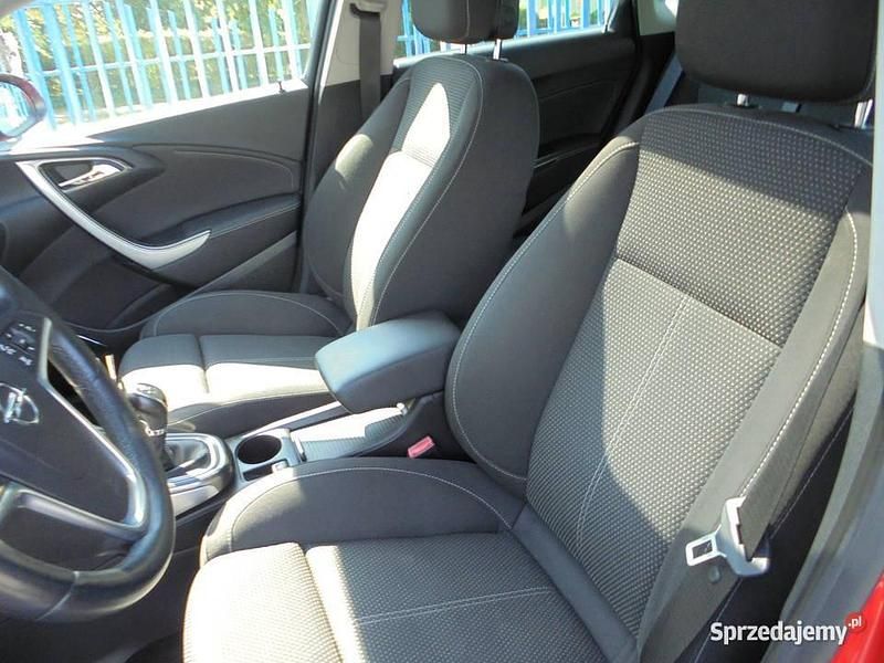 Używany Opel Astra 2010 Czerwony Kombi