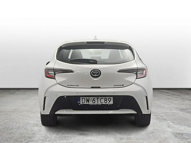 Używany Toyota Corolla Comfort 122 KM (89 kW) 2022 Biały Hatchback
