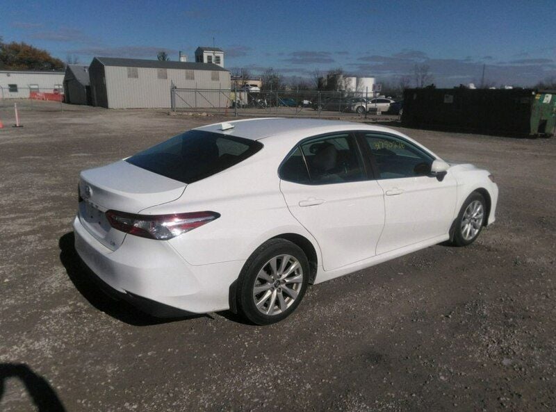 Używany Toyota Camry 203 KM (149 kW) 2019 Biały Sedan/Limuzyna