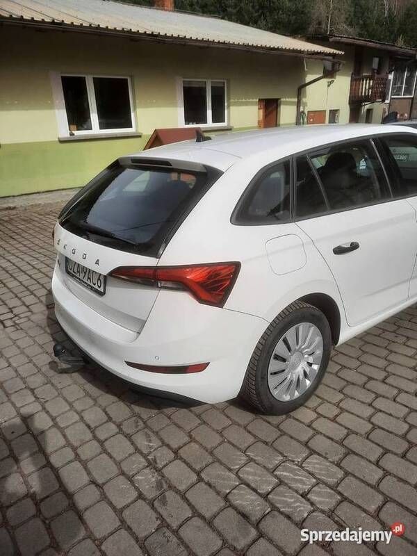 Biały Używany 2020 Skoda Scala Hatchback | 45 900 zł - Obraz 1/4