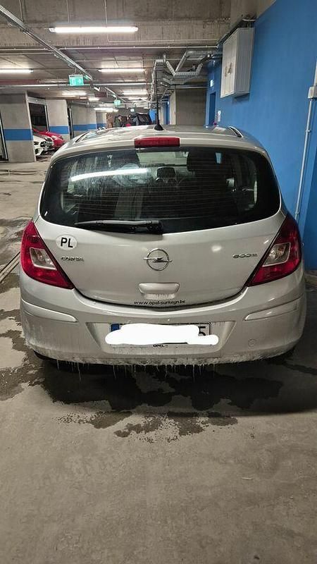 Używany Opel Corsa 2008 Srebrny Sedan/Limuzyna