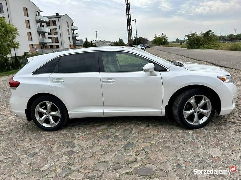 Używany Toyota Venza Limited 272 KM (200 kW) 2016 Biały SUV