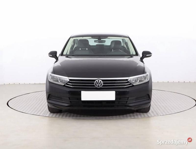 Czarny Używany 2017 VW Passat Sedan/Limuzyna | 51 999 zł (Uczciwa cena) - Obraz 1/4