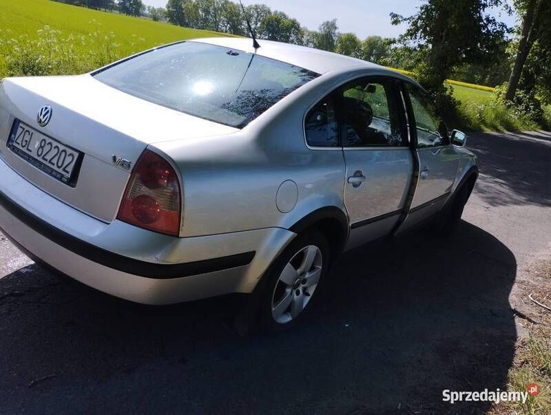 Srebrny Używany 2001 VW Passat Sedan/Limuzyna | 6500 zł (Uczciwa cena) - Obraz 1/4