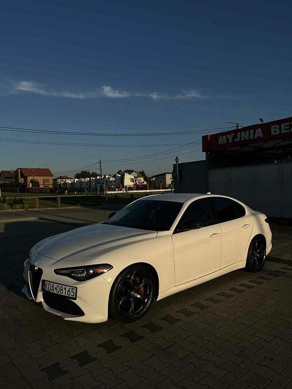 Biały Używany 2018 Alfa Romeo Giulia Sedan/Limuzyna | 80 999 zł (Uczciwa cena) - Obraz 1/4