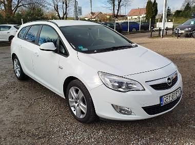 Używany Opel Astra 110 KM (80 kW) 2011 Biały Kombi