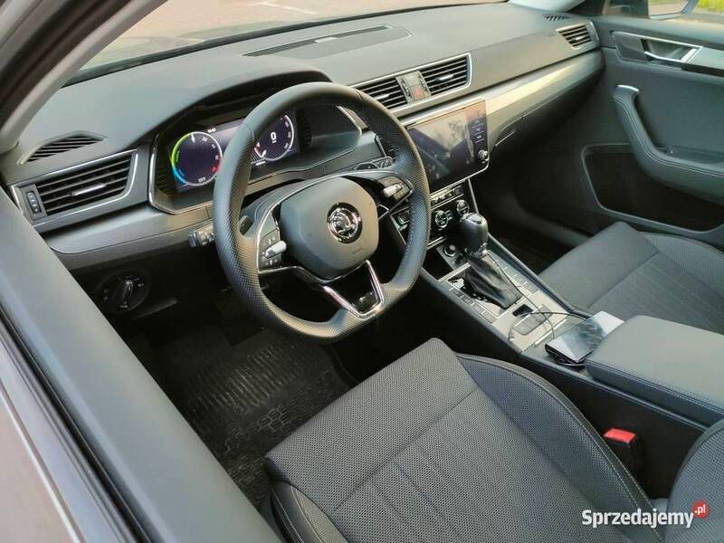 Używany Skoda Superb 2024 Szary Kombi