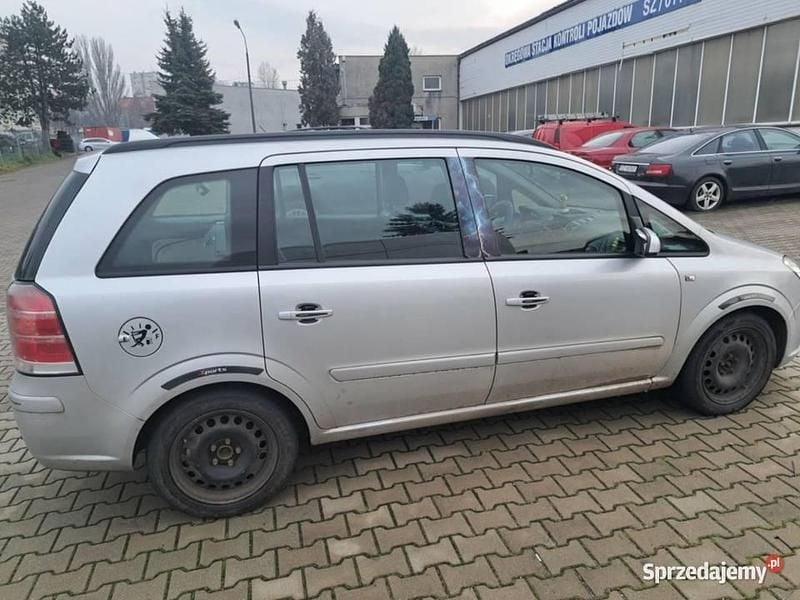 Używany Opel Zafira 2009 Srebrny Minivan