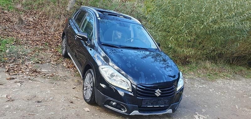 Czarny Używany 2014 Suzuki SX4 S-Cross SUV | 31 500 zł (Dobra cena) - Obraz 1/4