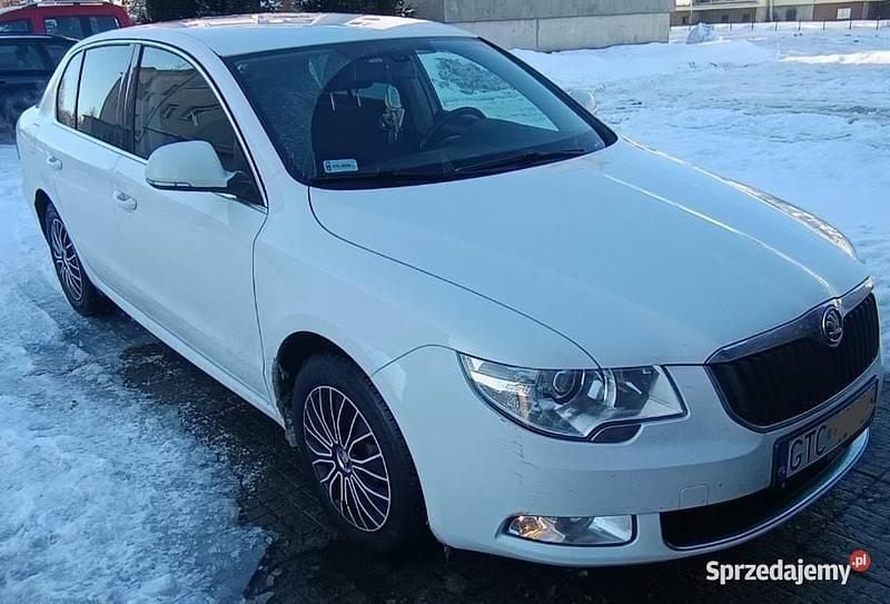 Używany Skoda Superb 2012 Biały Sedan/Limuzyna