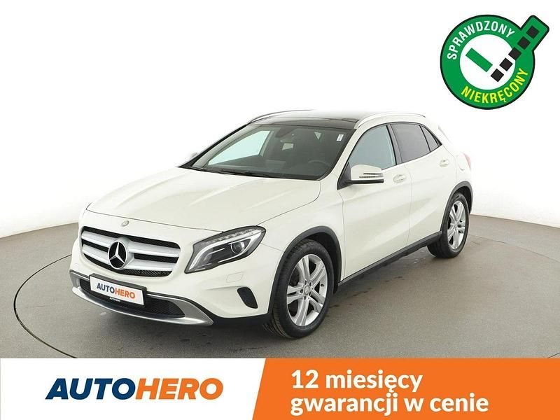 Biały Używany 2016 Mercedes GLA250 SUV | 76 400 zł - Obraz 1/3
