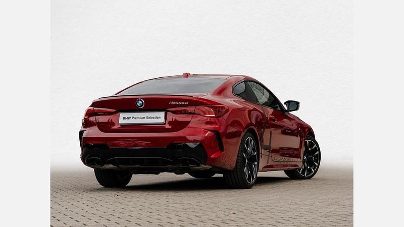 Używany BMW M440 Comfort Edition 340 KM (250 kW) 2025 Czerwony fire red metalizowany Sedan/Limuzyna