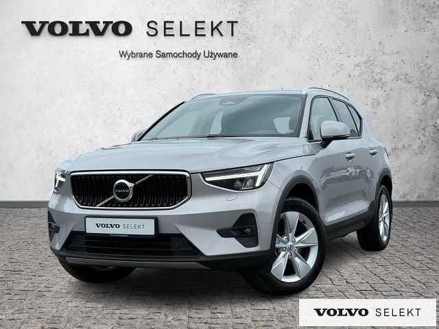 Szary Używany 2024 Volvo XC40 SUV | 157 900 zł (Uczciwa cena) - Obraz 1/3