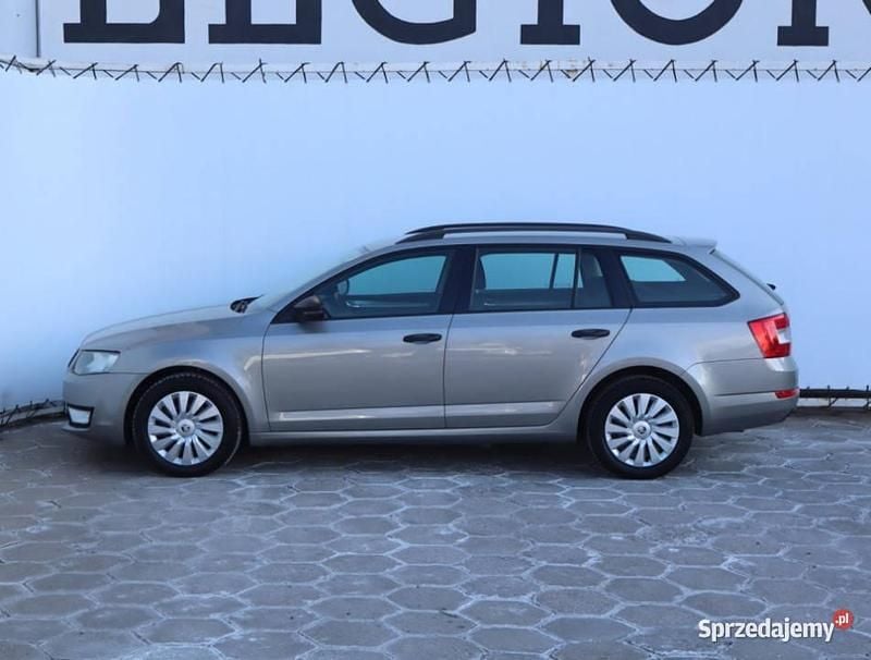 Używany Skoda Octavia 2016 Beżowy Kombi