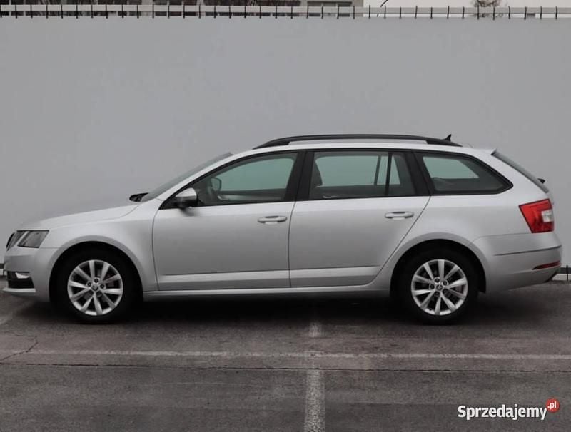 Używany Skoda Octavia 2018 Srebrny Kombi