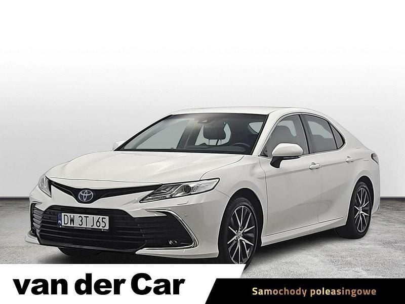 Biały Używany 2022 Toyota Camry Comfort Sedan/Limuzyna | 134 900 zł - Obraz 1/4