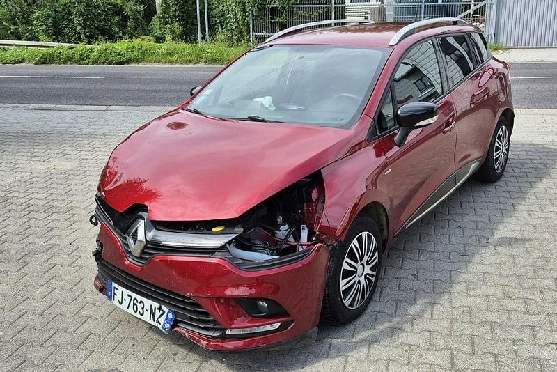 Bordowy (metalik, perła) Używany 2018 Renault Clio GrandTour Kombi | 13 300 zł - Obraz 1/4