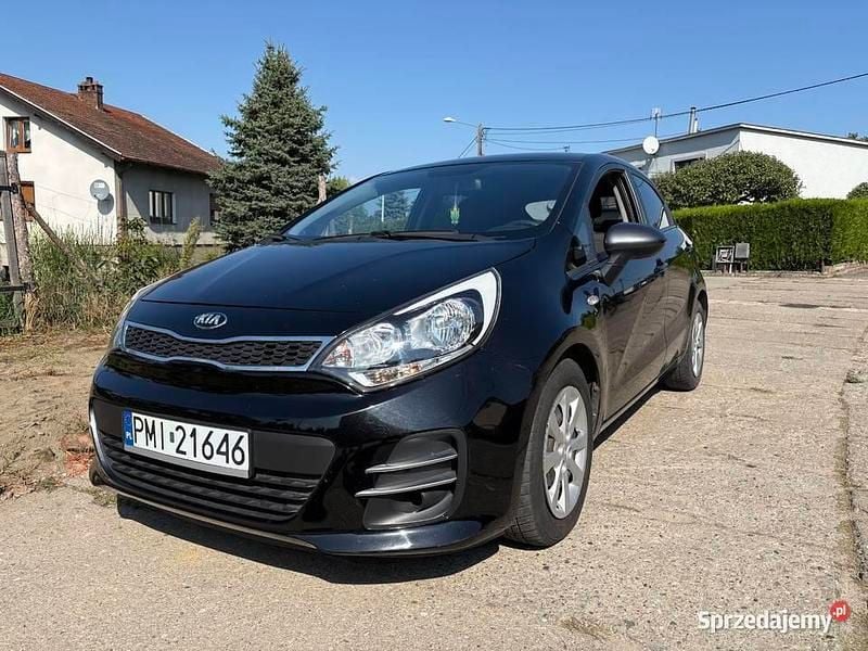 Czarny Używany 2016 Kia Rio 2 Hatchback | 24 700 zł (Uczciwa cena) - Obraz 1/4