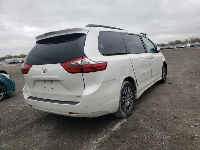 Używany Toyota Sienna XLE 296 KM (217 kW) 2020 Biały Minivan