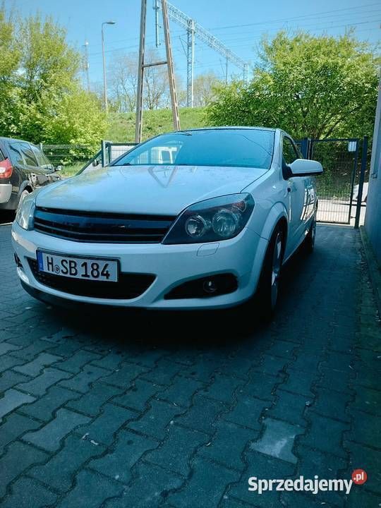 Biały Używany 2008 Opel Astra GTC Coupe | 10 799 zł (Uczciwa cena) - Obraz 1/4