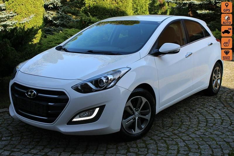 Biały Używany 2015 Hyundai i30 Hatchback | 39 600 zł (Uczciwa cena) - Obraz 1/4