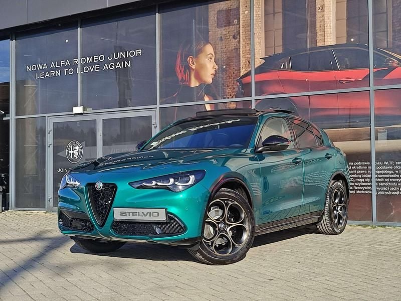 Lakier specjalny zielony montreal green Nowe 2025 Alfa Romeo Stelvio SUV | 263 900 zł - Obraz 1/4