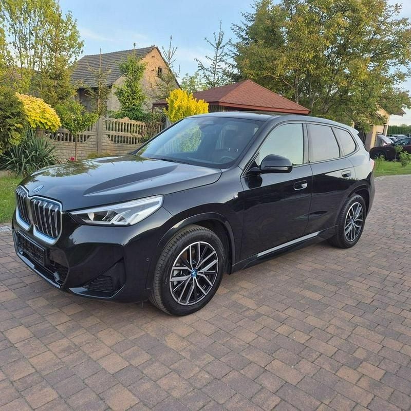Czarny Używany 2024 BMW iX1 SUV | 165 500 zł - Obraz 1/4