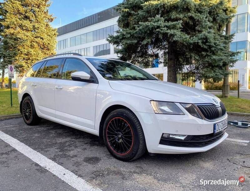 Używany Skoda Octavia 2017 Biały Sedan/Limuzyna