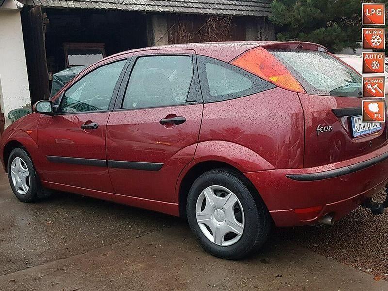 Bordowy Używany 2004 Ford Focus Hatchback | 17 500 zł - Obraz 1/4